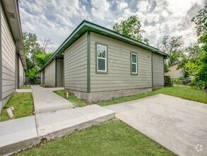Building Photo - 2910 S Laredo St