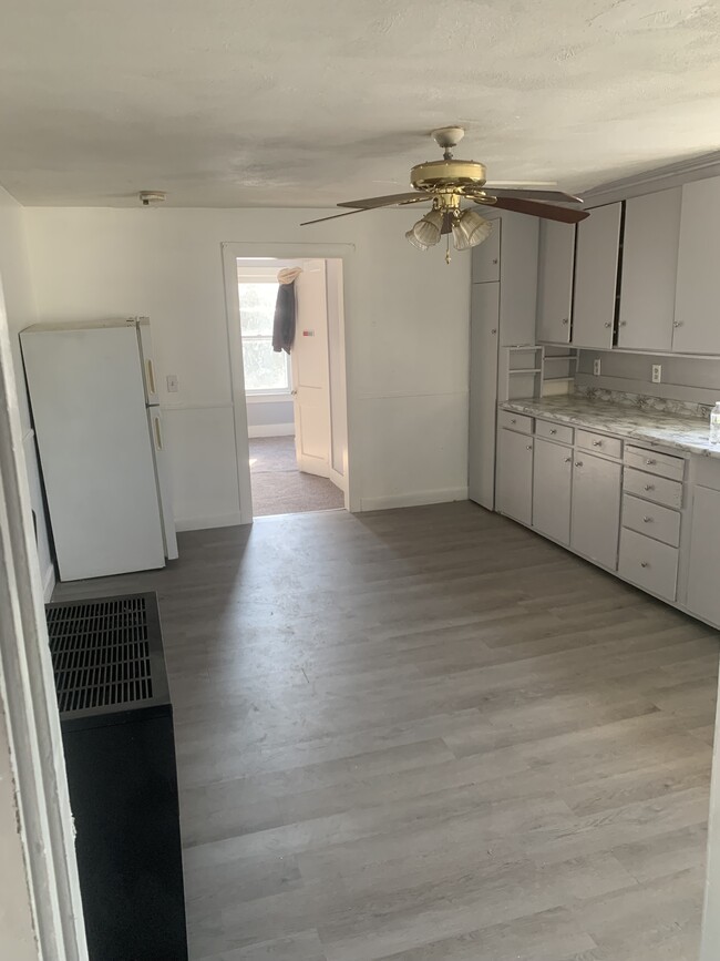 kitchen/dining room - 607 Diamond Hill Rd