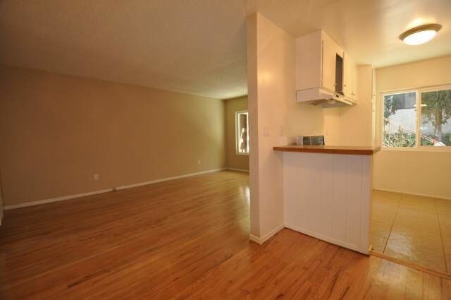 Foto principal - 5852 Hazeltine Ave