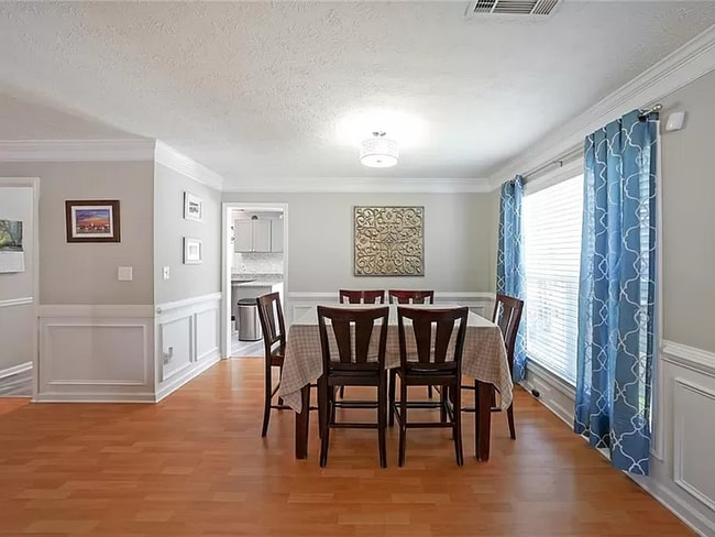 Foto del edificio - 1732 N Oak Dr
