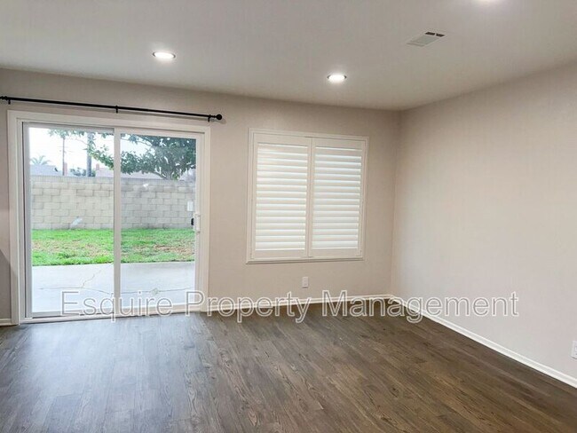 Foto del edificio - 1630 Helm Dr