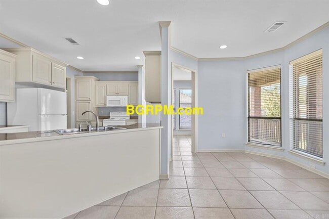 Building Photo - 3 Bed 2 Bath House for Rent!