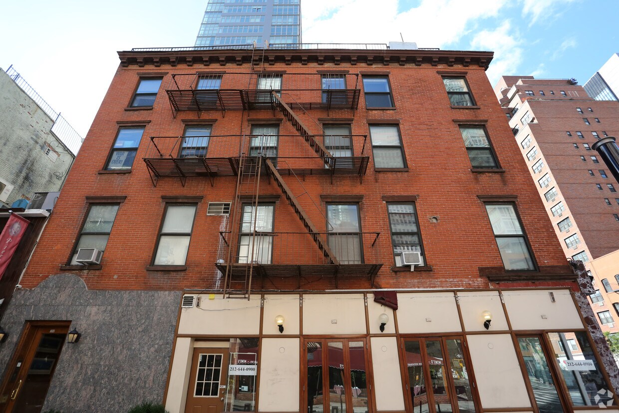 Building Photo - 300 E 52nd St