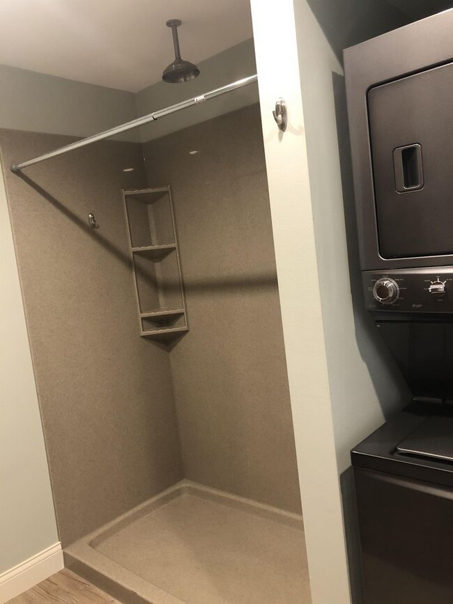 Foto del edificio - 3138 Hillcrest Road - 1