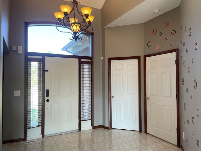 Foto del edificio - Clinton Twp Home-4-Bedroom, 2.5 Baths, Lau...