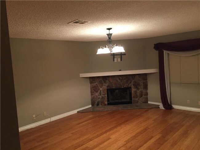 Foto del edificio - 1409 Cedar Rock Ln