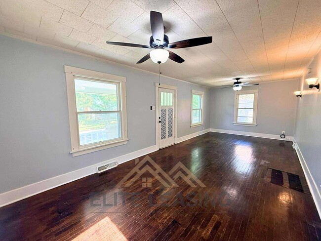 Building Photo - 1194 SW Woodward Ave