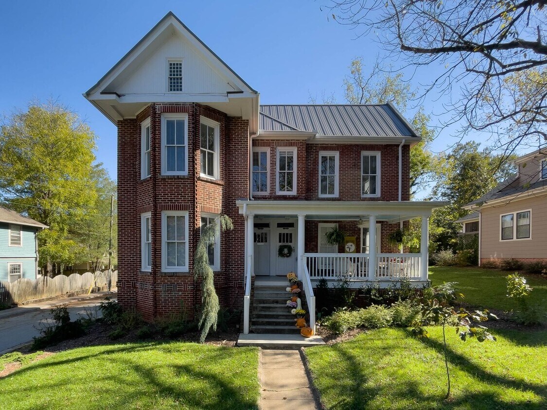 Foto principal - Stunning Furnished Historic Renovation in ...