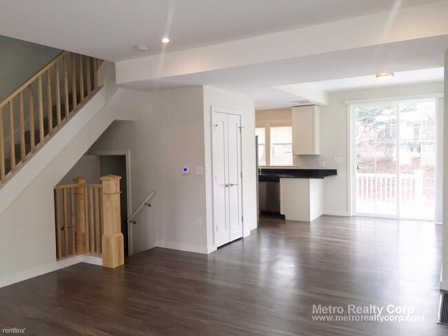 Building Photo - 33 Cottage Park Ave