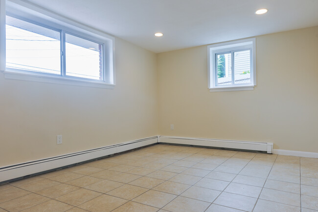 Living Room (2) - 135 Farnham Ave