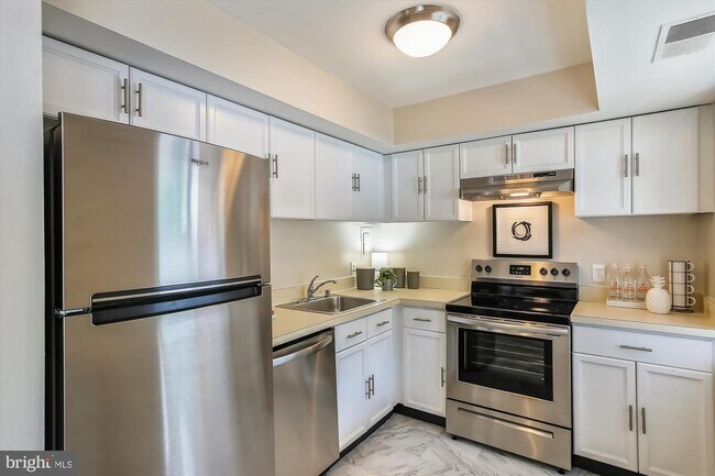 Foto del edificio - 3222 S 28th St