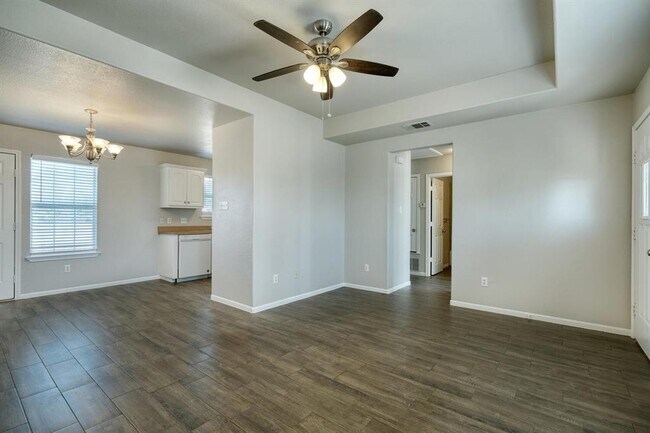 Foto del edificio - 750 Fallen Oak Dr