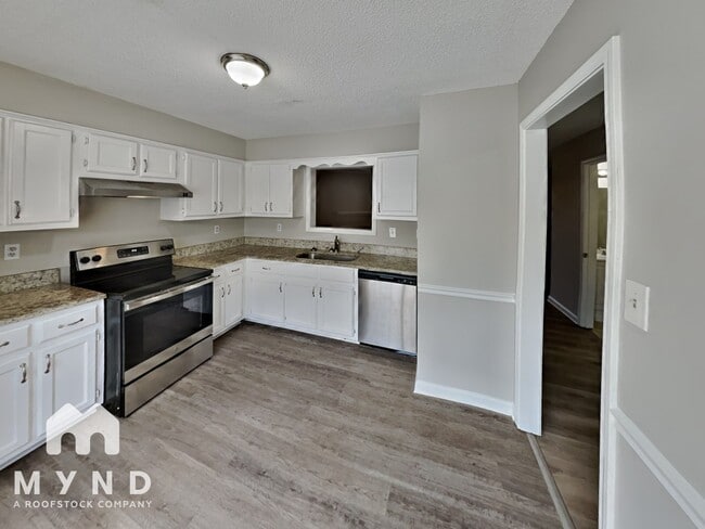 Foto del edificio - 530 Creekwood Cir S