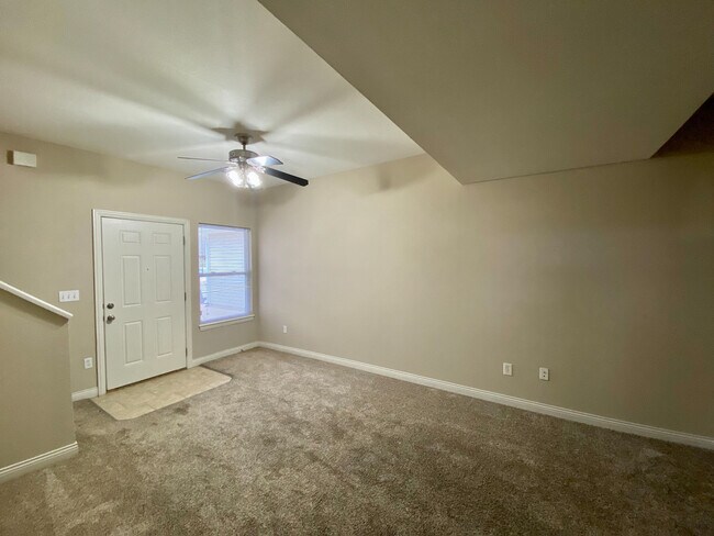 Building Photo - 7441 Arratt Ct