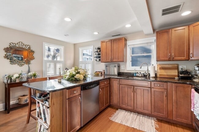 Building Photo - 6 Trenton St