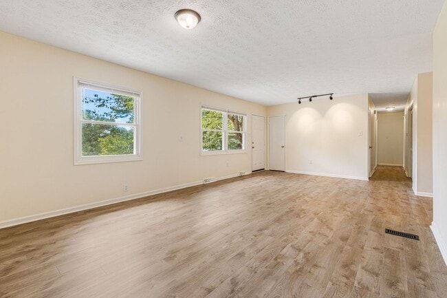 Building Photo - Lovely, Remodeled 3-Bedroom Home in West A...