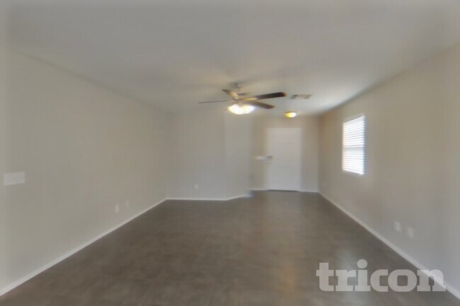 Foto del edificio - 13301 E Primrose Ln