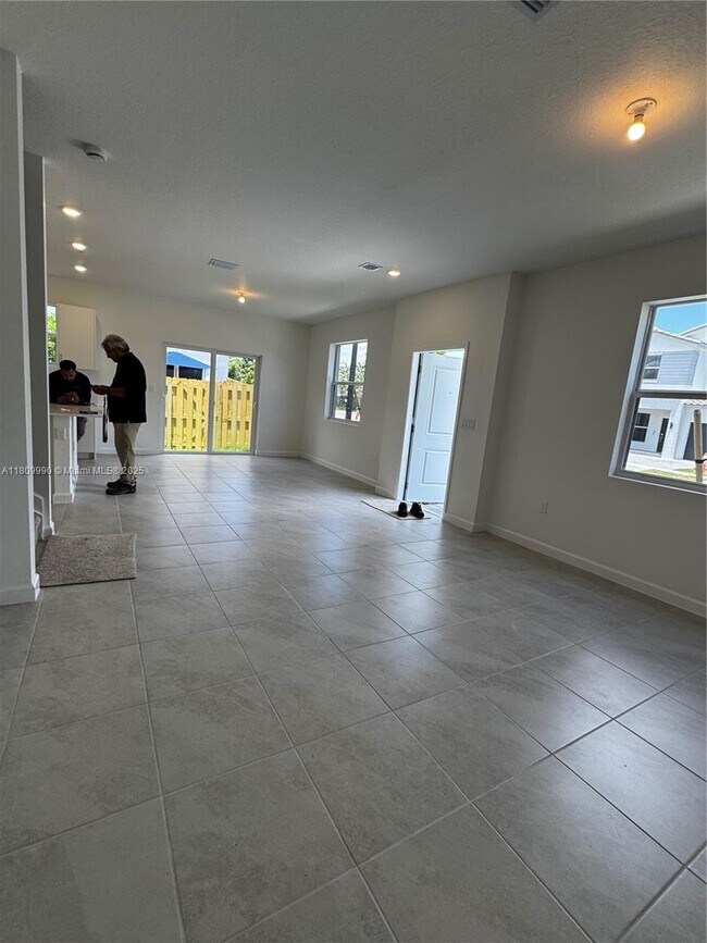 Foto del edificio - 128 SW 184th Way