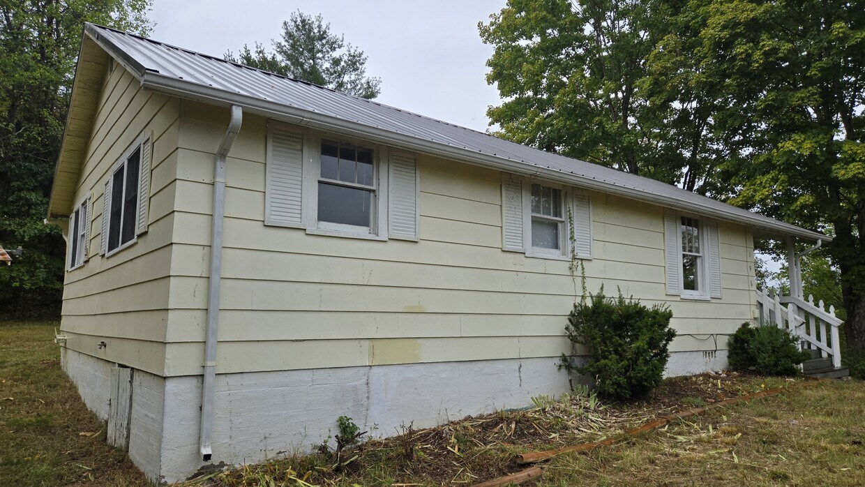 196 Riverview Dr, Johnson City, TN 37601 House Rental in Johnson City