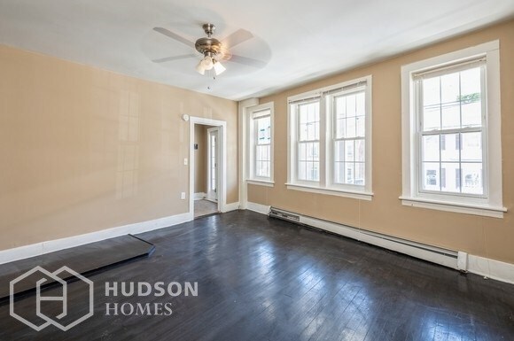 Foto del edificio - NOW AVAILABLE! 12 Westerlo St, Coeymans, N...