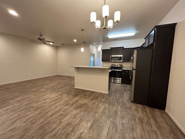 Foto del edificio - Townhomes Located In Stonewood Division & ...