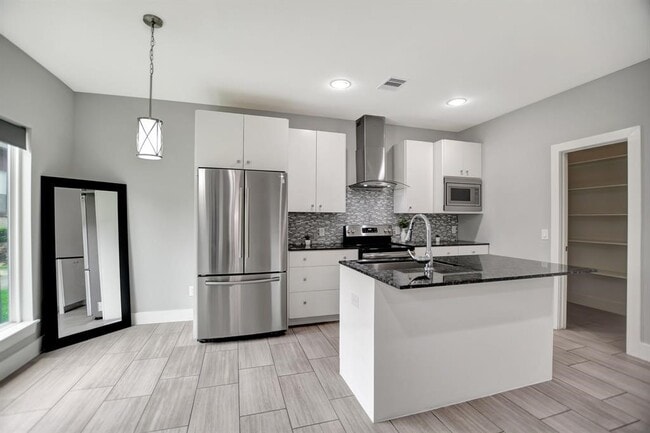 Building Photo - 20 Evanston St