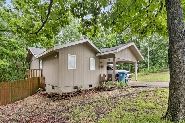 Building Photo - Cozy Forest Retreat | 3 Bed, 2 Bath with S...