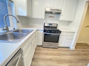 Building Photo - 15 Sand Dollar Ct