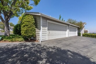 Building Photo - 53 Janin Pl