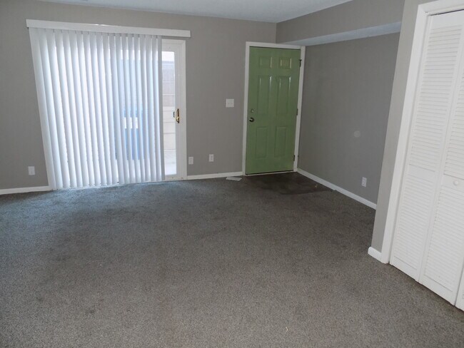 Foto del edificio - 5553 Canterbury Ln