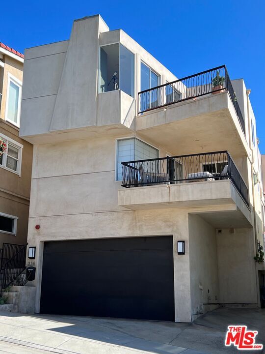 Building Photo - 216 38th St
