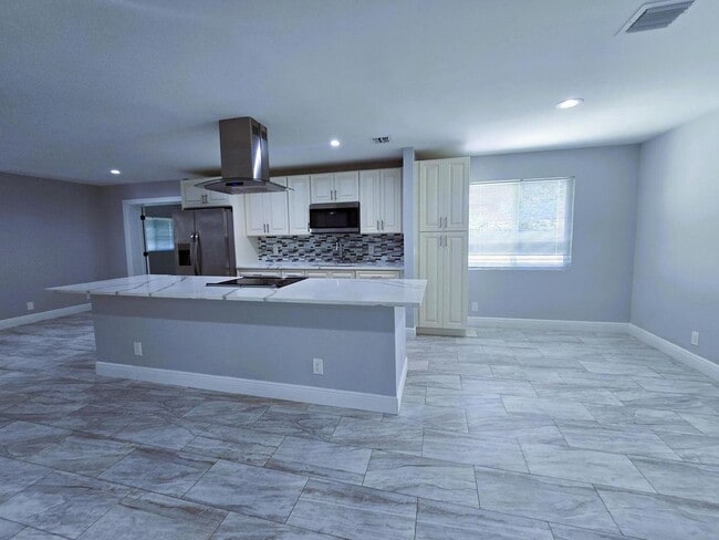 Building Photo - 324 S Chillingworth Dr