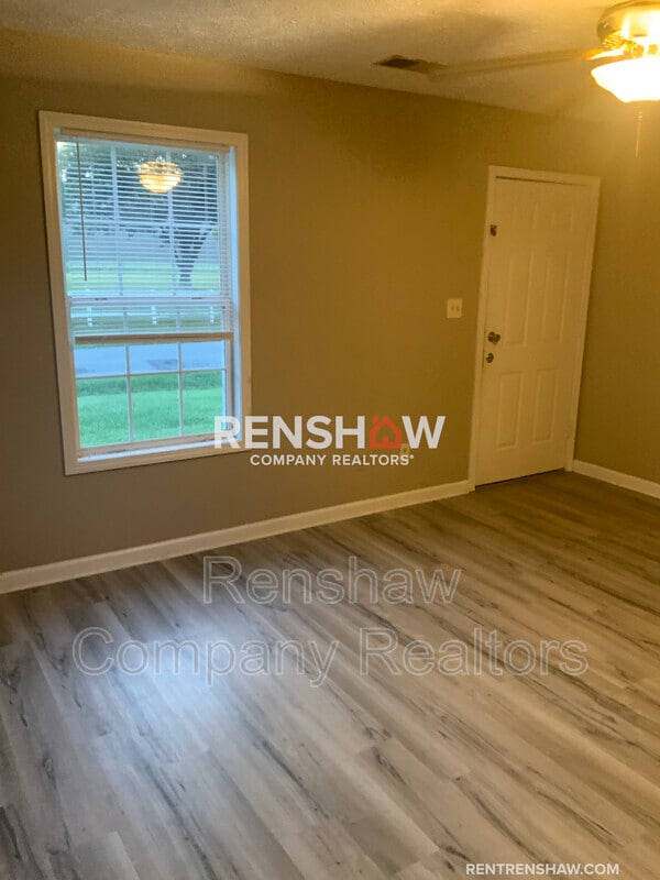Building Photo - 839 Friendship Rd