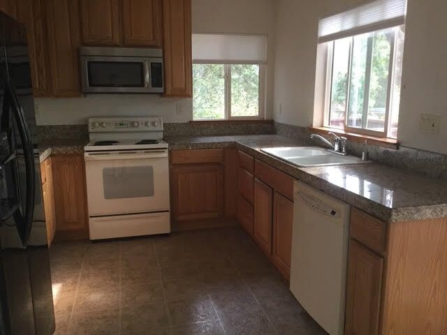 Building Photo - Lovely Two Bedroom Granny Unit on 1.25 Acres
