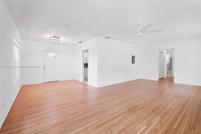 Building Photo - 2713 Segovia St