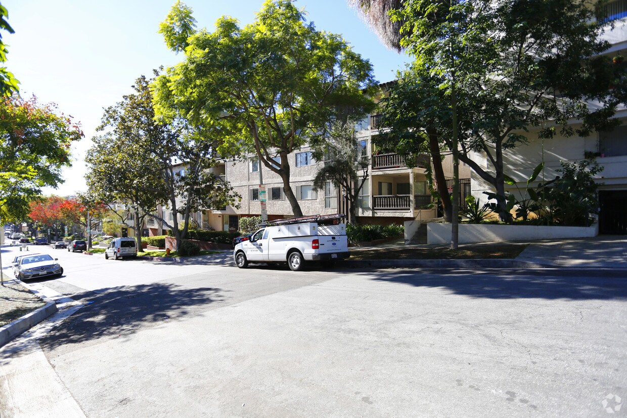 Building Photo - Villa Luanne Apartments