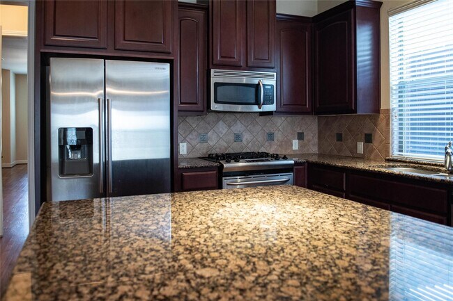 Foto del edificio - 2410 Knight St