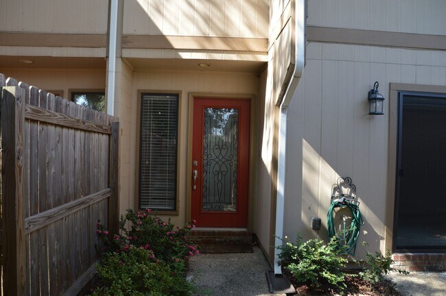 Building Photo - beautiful 3-bedroom, 2.5-bathroom house lo...