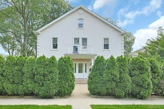Building Photo - 150 Parkview Ave