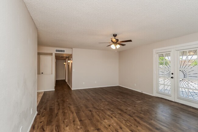 Building Photo - 1020 S Nina Circle