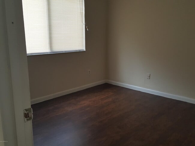 Foto del edificio - 4262 Winderpark Ct
