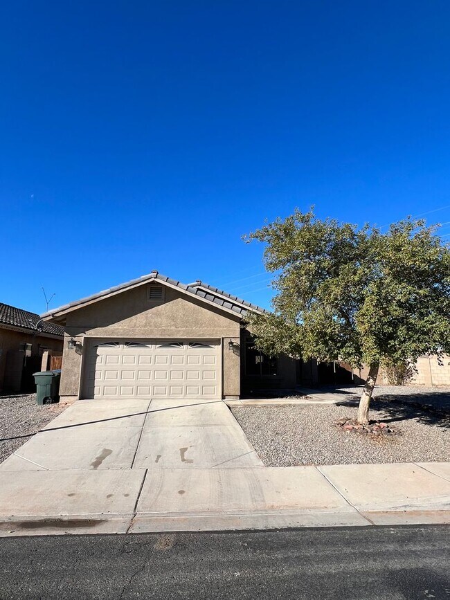 Building Photo - 4548 S Jasmine Ave