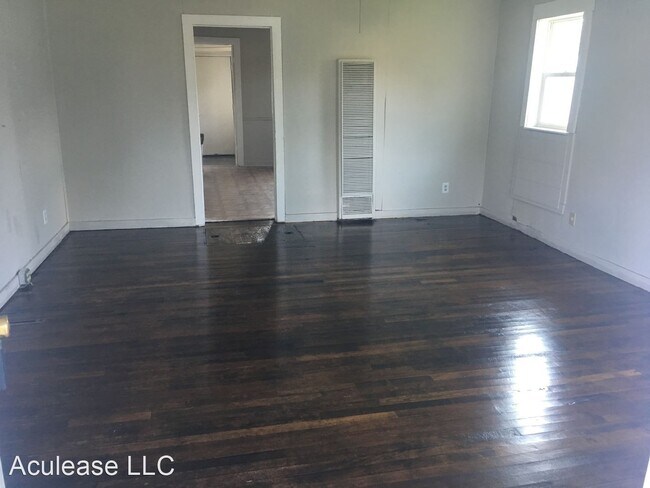 Building Photo - 2 br, 1 bath House - 1001 S Walnut