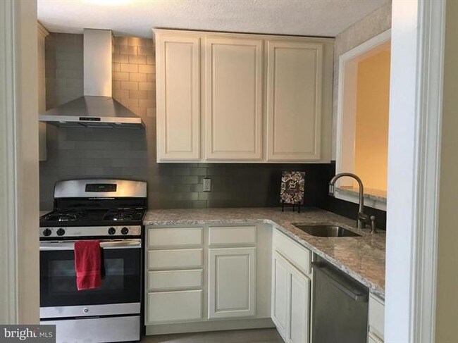 Foto del edificio - 7800 Willow Point Dr