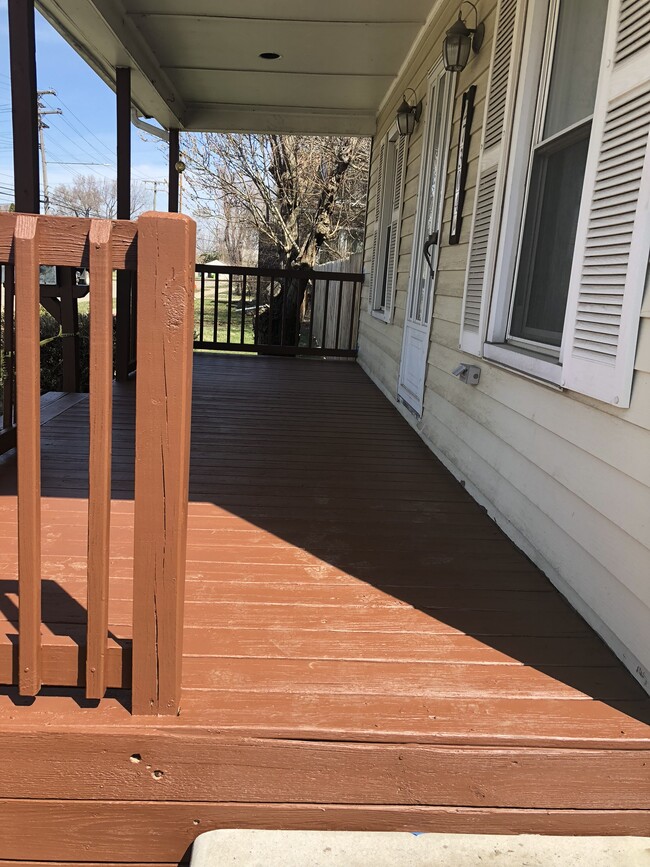 Front Porch - 27304 Kelly Rd