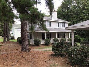 Building Photo - 113 Country Town Dr