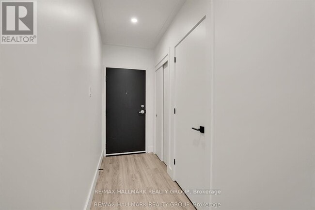 Building Photo - 368 Chapel St
