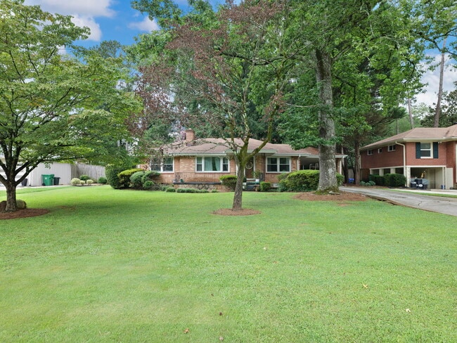 Building Photo - 1870 Briarlake Cir