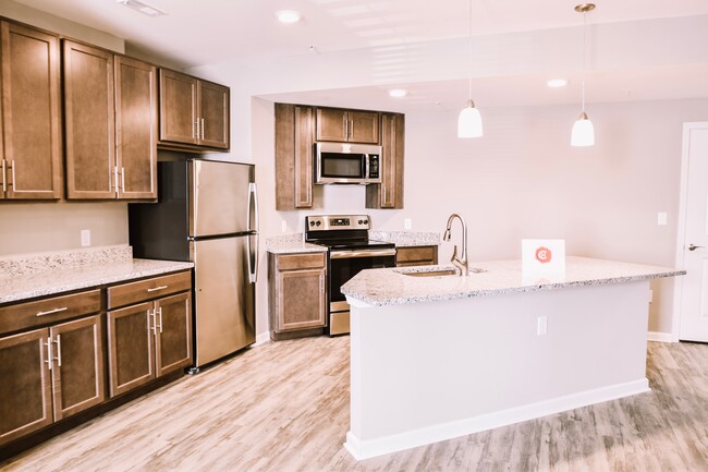 Large kitchens w/granite counters - Crawford House