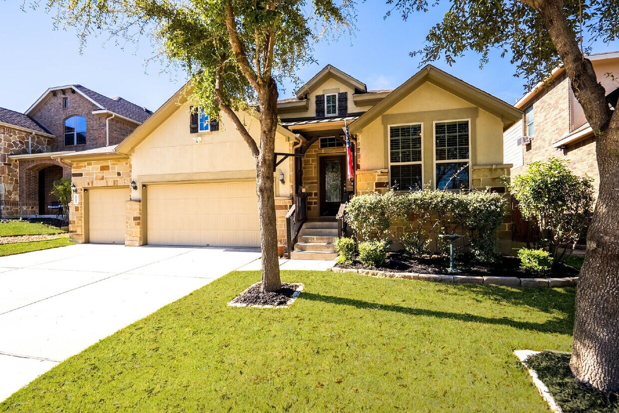 Foto principal - Beautiful 4 Bedroom Home with Open Floor P...